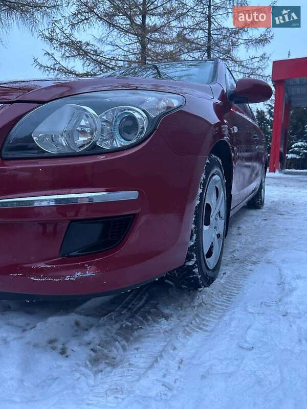 Універсал Hyundai i30 2009 в Кореці