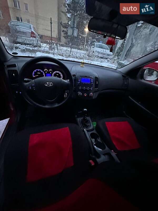 Універсал Hyundai i30 2009 в Кореці