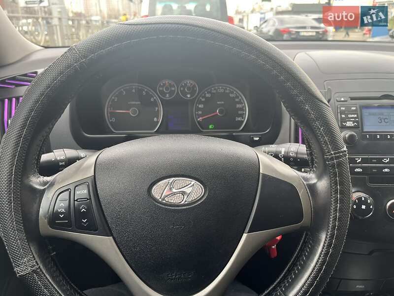 Хэтчбек Hyundai i30 2009 в Киеве