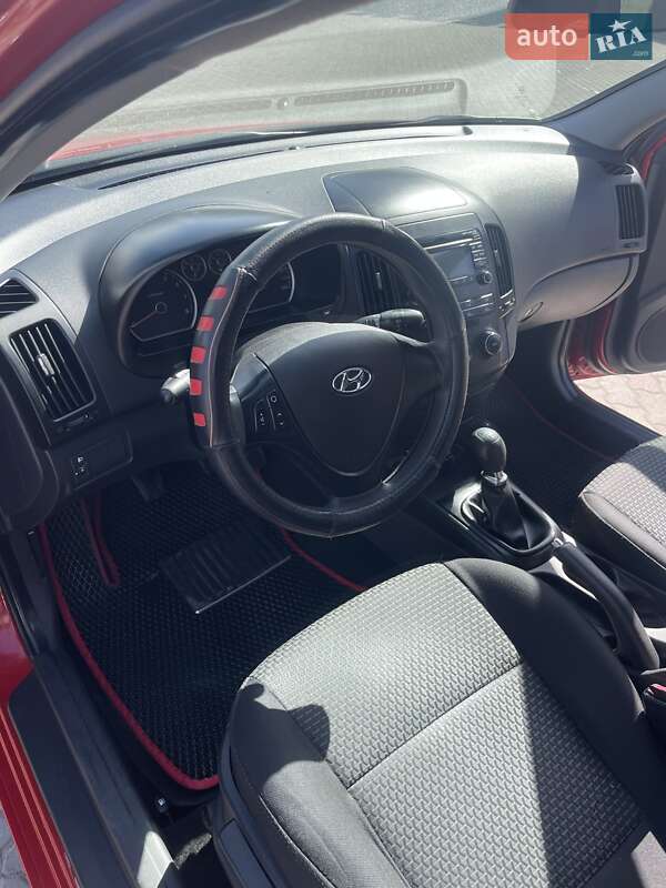 Универсал Hyundai i30 2011 в Черновцах