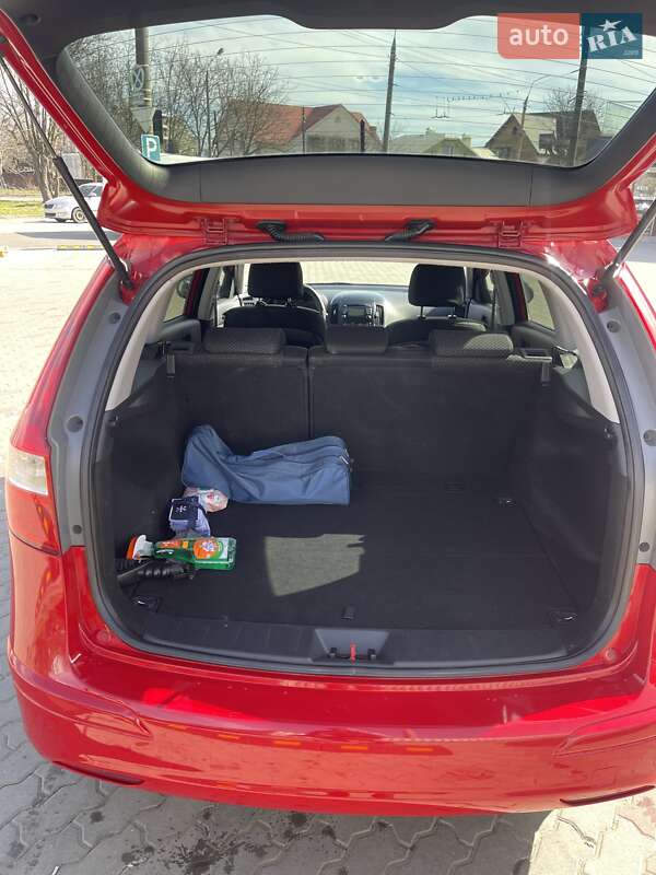 Универсал Hyundai i30 2011 в Черновцах