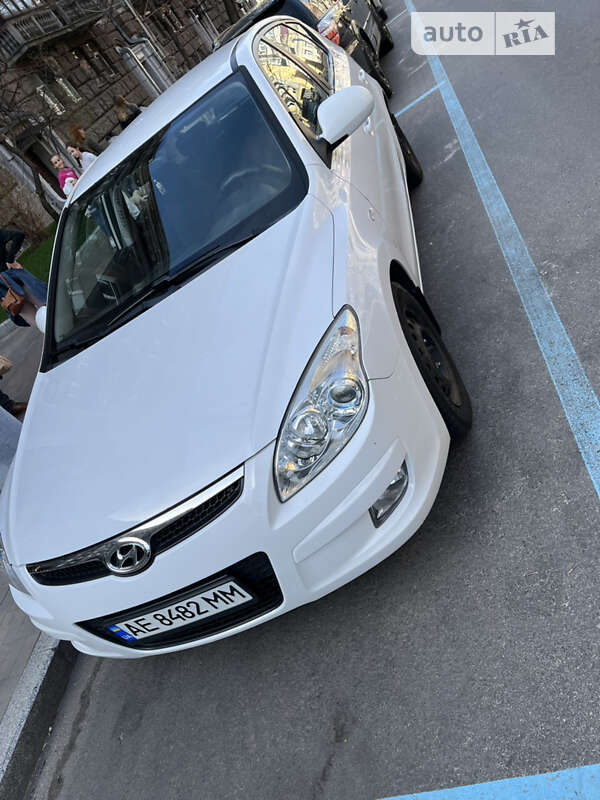 Хетчбек Hyundai i30 2008 в Дніпрі