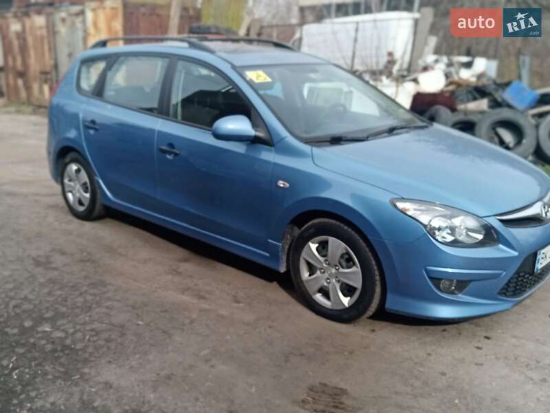 Универсал Hyundai i30 2011 в Ровно