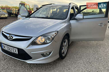 Универсал Hyundai i30 2010 в 