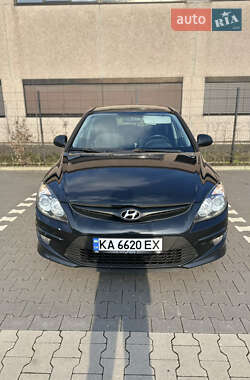Хетчбек Hyundai i30 2010 в 