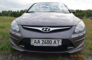 Хэтчбек Hyundai i30 2011 в Киеве
