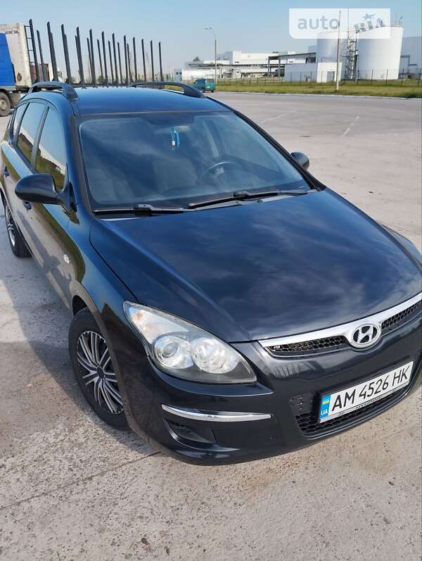 Универсал Hyundai i30 2010 в Коростене