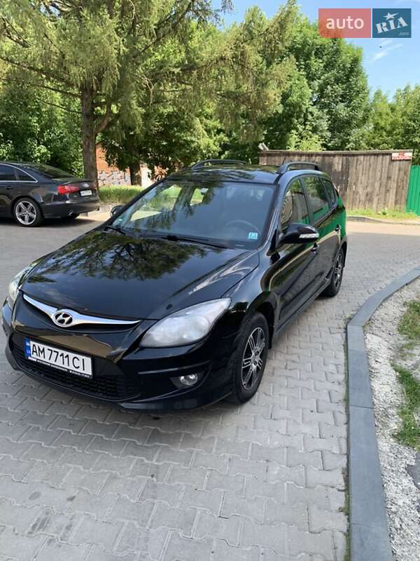 Универсал Hyundai i30 2011 в Звягеле