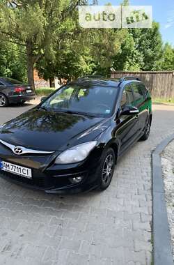 Универсал Hyundai i30 2011 в Звягеле