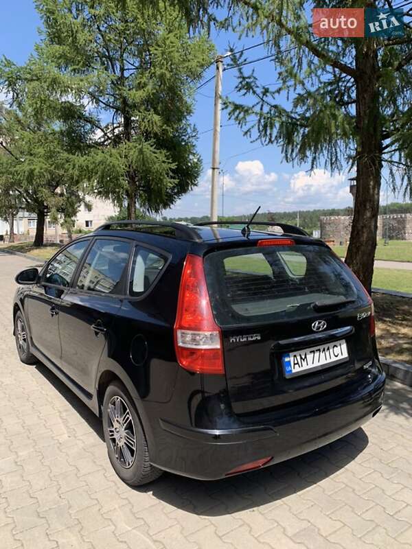 Универсал Hyundai i30 2011 в Звягеле