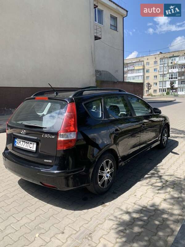 Универсал Hyundai i30 2011 в Звягеле