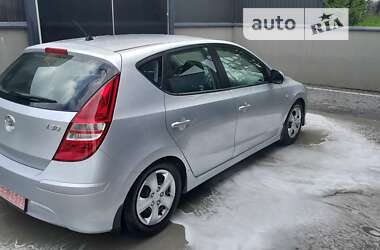 Хэтчбек Hyundai i30 2011 в Львове