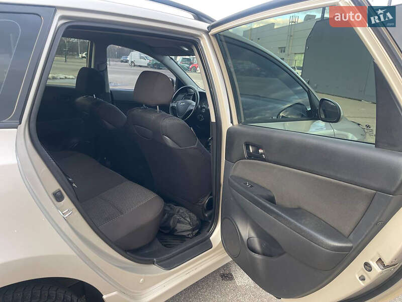 Универсал Hyundai i30 2011 в Киеве
