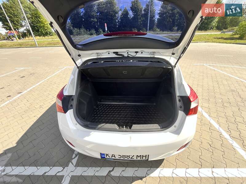 Хэтчбек Hyundai i30 2014 в Киеве