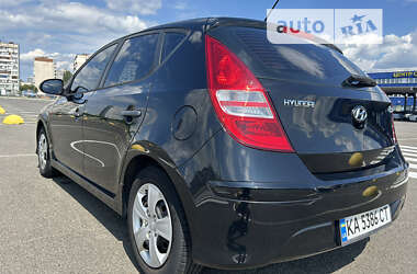 Хэтчбек Hyundai i30 2011 в 