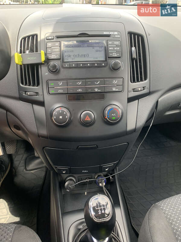 Універсал Hyundai i30 2011 в Дніпрі