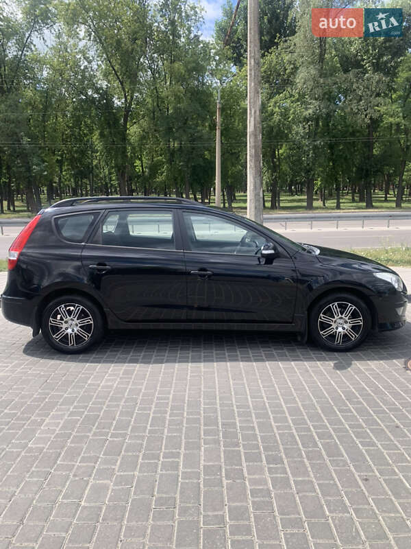 Універсал Hyundai i30 2011 в Дніпрі