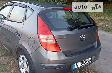 Хэтчбек Hyundai i30 2010 в 