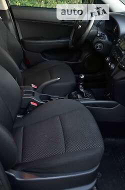Хэтчбек Hyundai i30 2010 в 