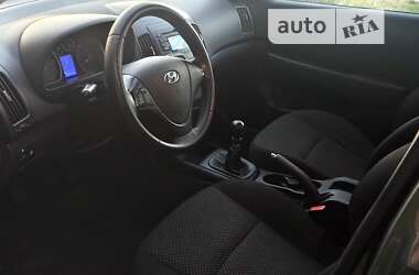 Хэтчбек Hyundai i30 2010 в 