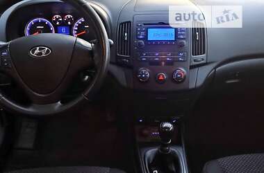 Хэтчбек Hyundai i30 2010 в 