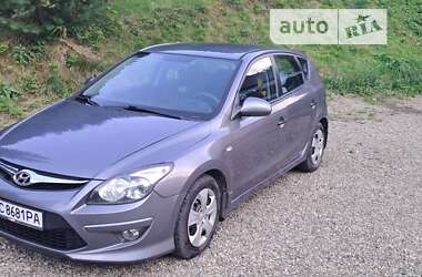 Хэтчбек Hyundai i30 2011 в Львове