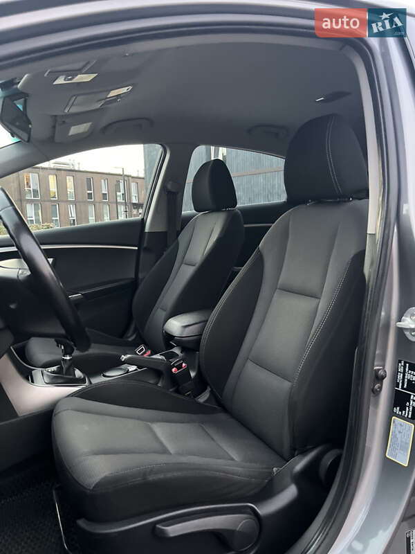 Хэтчбек Hyundai i30 2013 в Чернигове