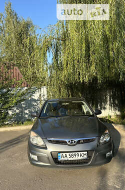 Хэтчбек Hyundai i30 2008 в Киеве