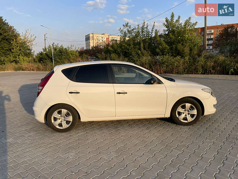 Хэтчбек Hyundai i30 2009 в Полтаве