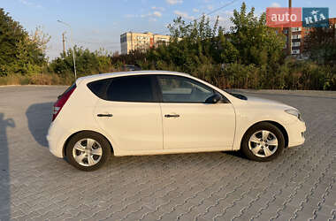 Хэтчбек Hyundai i30 2009 в 