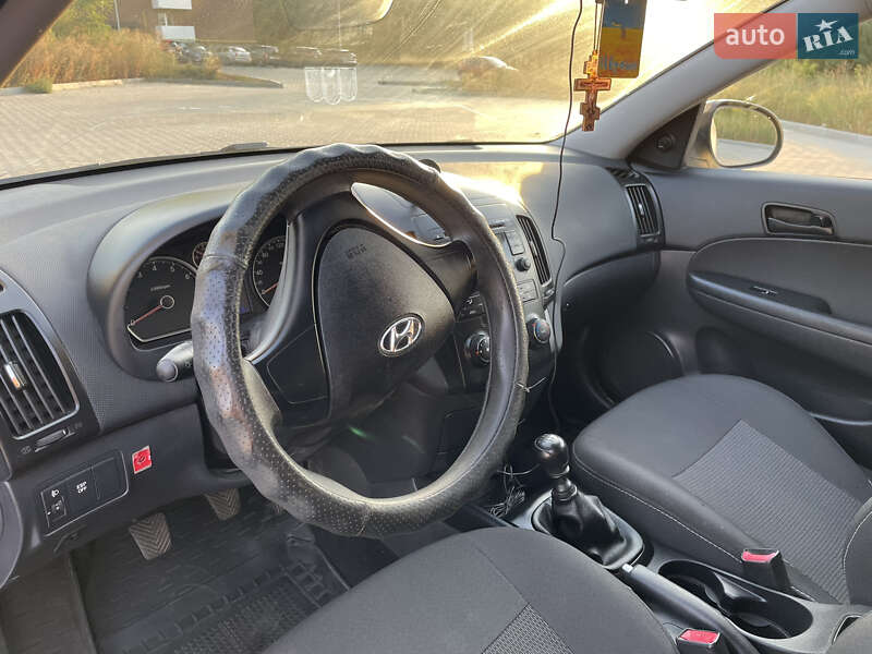 Хэтчбек Hyundai i30 2009 в Полтаве
