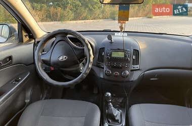 Хэтчбек Hyundai i30 2009 в 