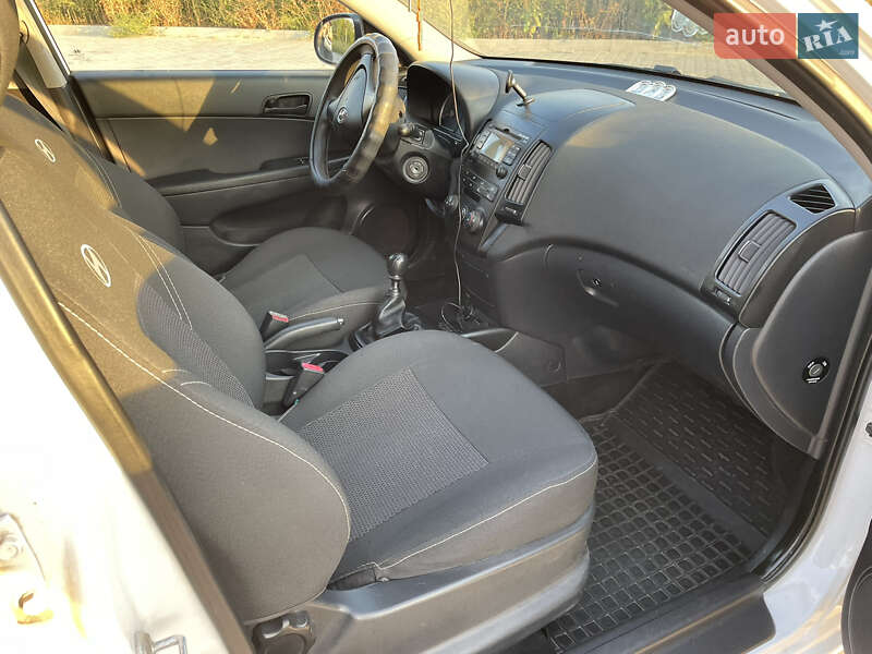 Хэтчбек Hyundai i30 2009 в Полтаве