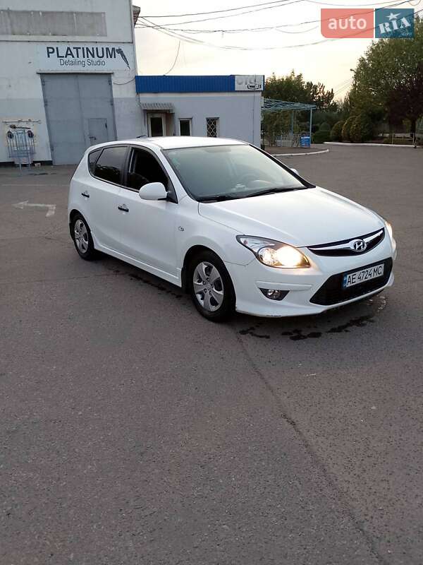Хэтчбек Hyundai i30 2011 в Кривом Роге