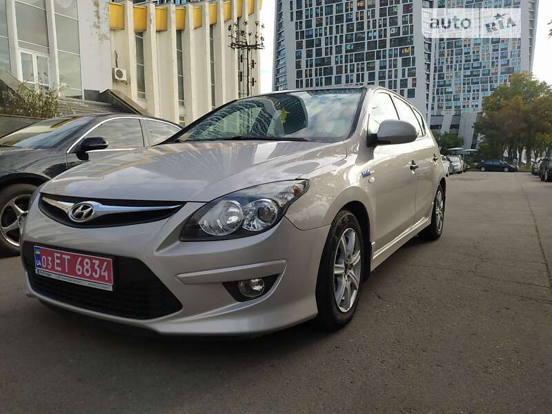 Хэтчбек Hyundai i30 2011 в Сарнах фото 2 Хэтчбек Hyundai i30 2011 в Сарнах