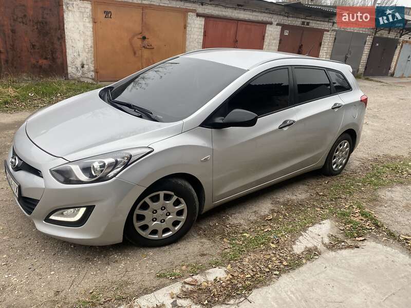 Универсал Hyundai i30 2013 в Запорожье