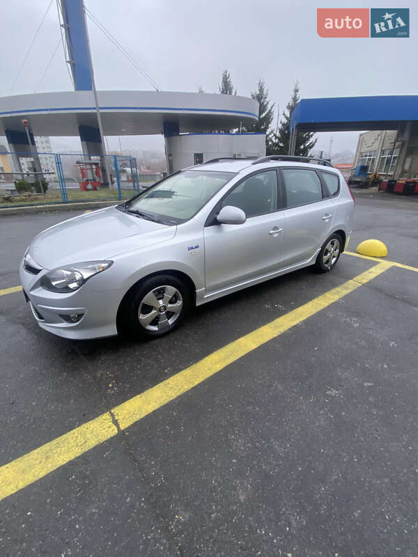 Универсал Hyundai i30 2010 в Хмельницком