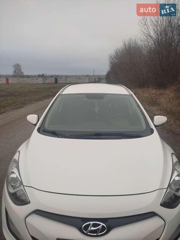 Универсал Hyundai i30 2013 в Змиеве