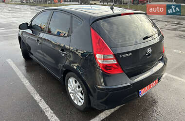 Хэтчбек Hyundai i30 2011 в 