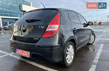 Хэтчбек Hyundai i30 2011 в 