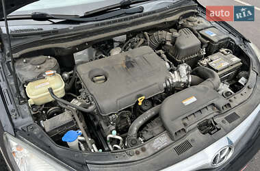 Хэтчбек Hyundai i30 2011 в 