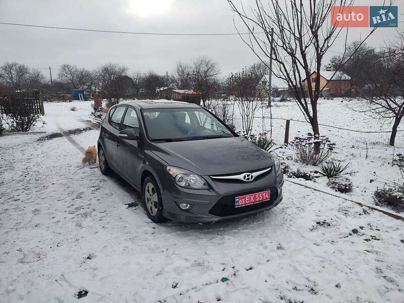 Хэтчбек Hyundai i30 2010 в Луцке