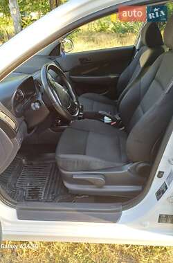 Хэтчбек Hyundai i30 2010 в 