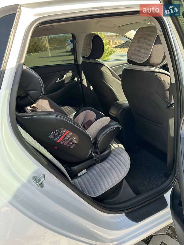 Хэтчбек Hyundai i30 2017 в Хмельницком