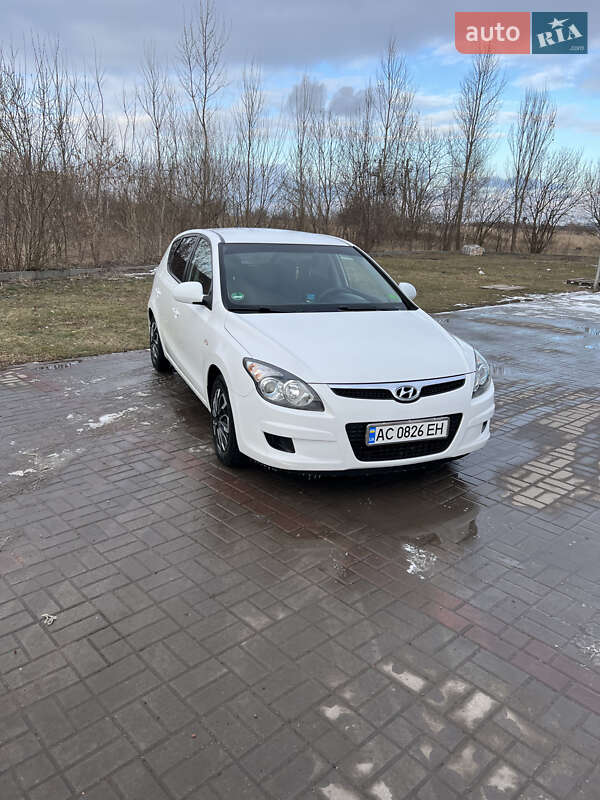 Хэтчбек Hyundai i30 2009 в Нововолынске фото 4 Хэтчбек Hyundai i30 2009 в Нововолынске