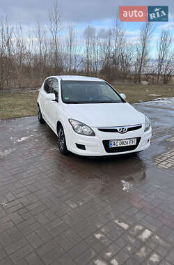 Хэтчбек Hyundai i30 2009 в 
