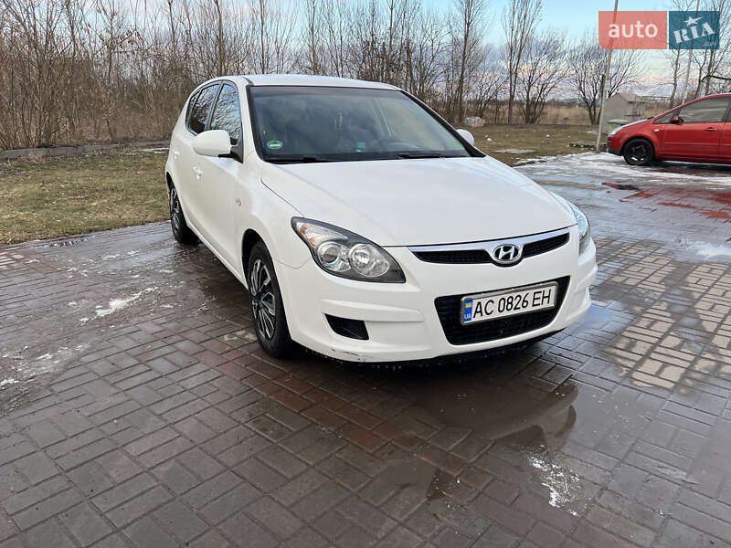 Хэтчбек Hyundai i30 2009 в Нововолынске фото 23 Хэтчбек Hyundai i30 2009 в Нововолынске