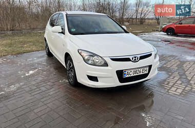 Хэтчбек Hyundai i30 2009 в 