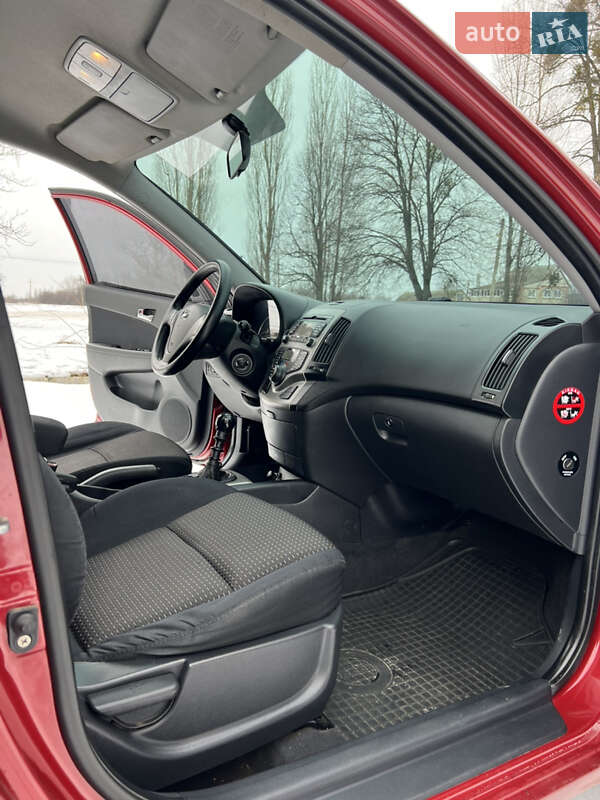 Хетчбек Hyundai i30 2008 в Валках