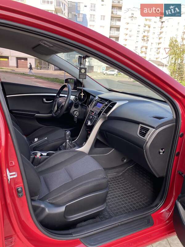 Хэтчбек Hyundai i30 2013 в Ивано-Франковске
